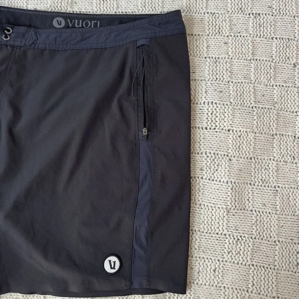 Vuori Peak Boardshorts 7” Men’s 38 Black Navy Swim Surf Shorts Performance Read - Picture 5 of 10